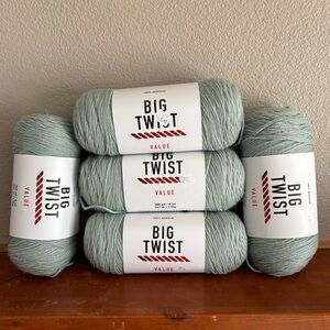 5 NEW Skeins of Big Twist Value Yarn